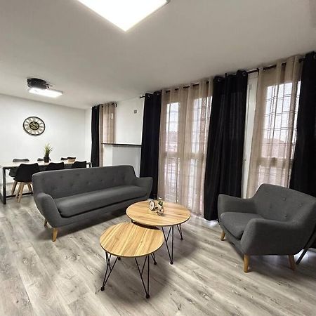 T4 Jolie Vue Avec Jaccuzzi Apartment Vitrolles  Luaran gambar
