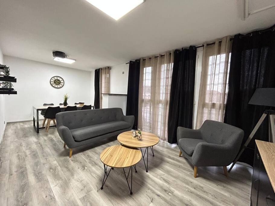 T4 Jolie Vue Avec Jaccuzzi Apartment Vitrolles  Luaran gambar