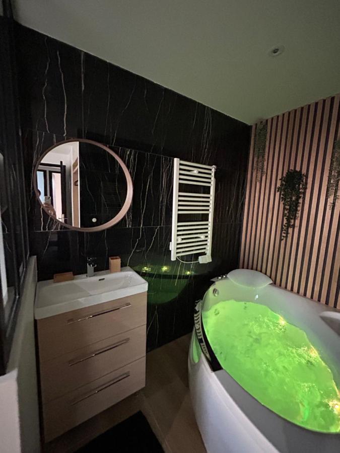 T4 Jolie Vue Avec Jaccuzzi Apartment Vitrolles  Luaran gambar
