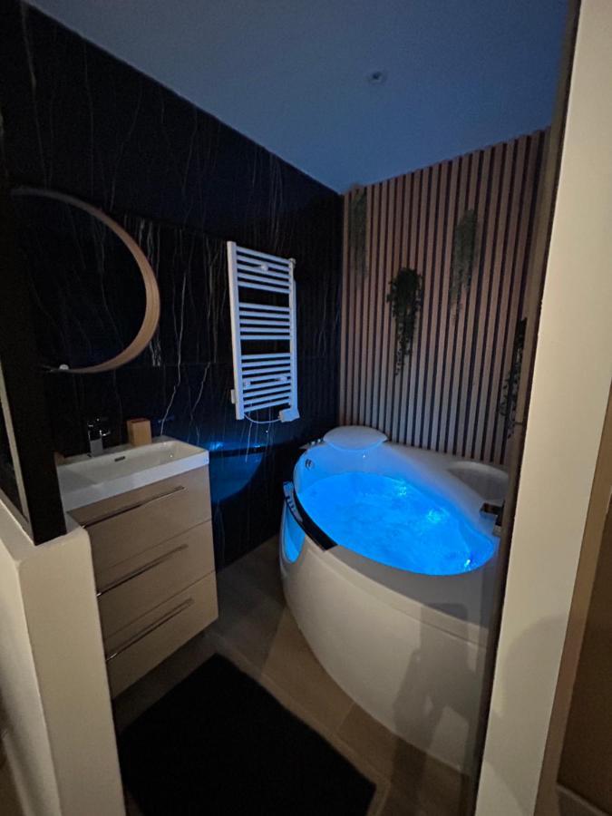 T4 Jolie Vue Avec Jaccuzzi Apartment Vitrolles  Luaran gambar