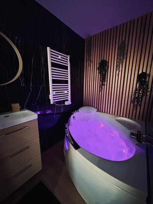 T4 Jolie Vue Avec Jaccuzzi Apartment Vitrolles  Luaran gambar