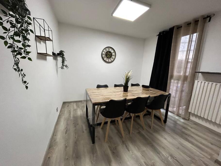 T4 Jolie Vue Avec Jaccuzzi Apartment Vitrolles  Luaran gambar